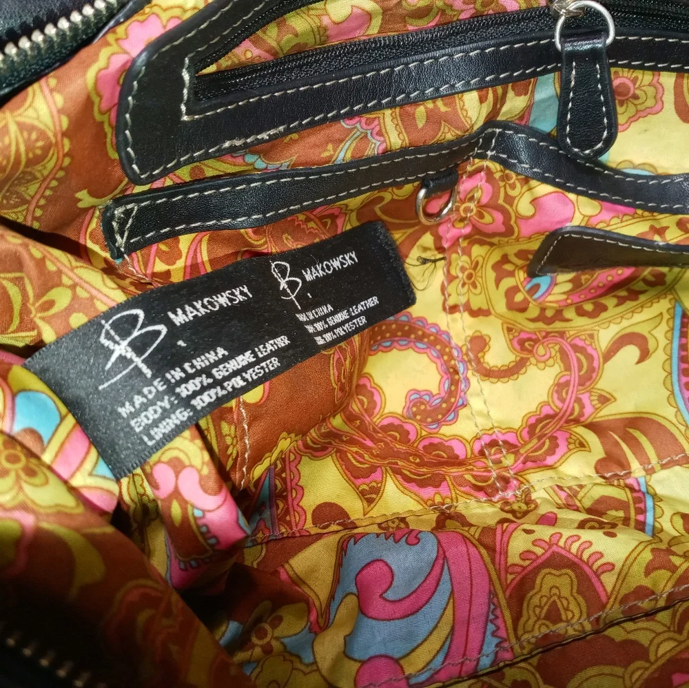 B. Makowsky Small Black Leather purse - Picture 5 of 9